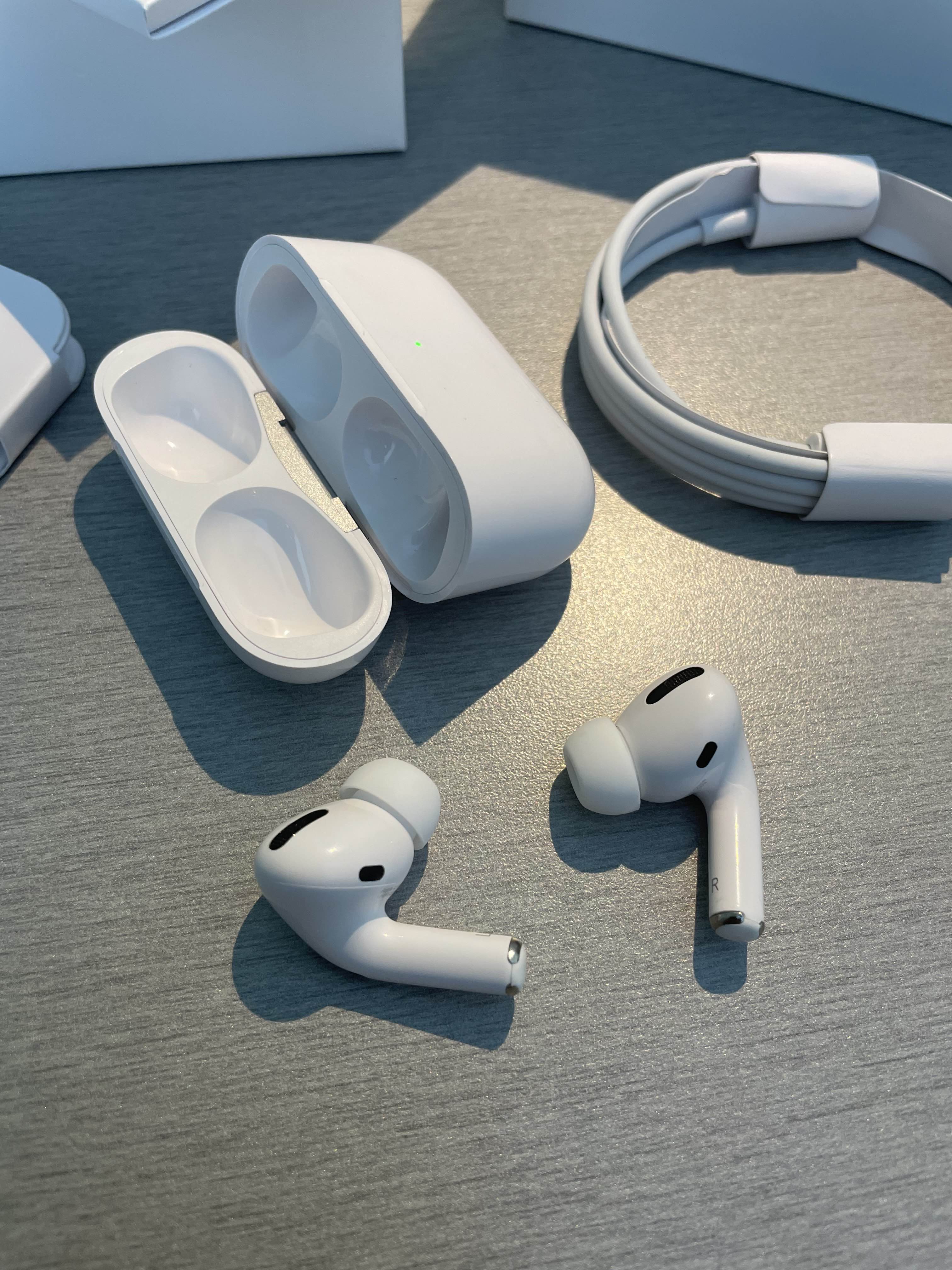 AIRPODS PRO